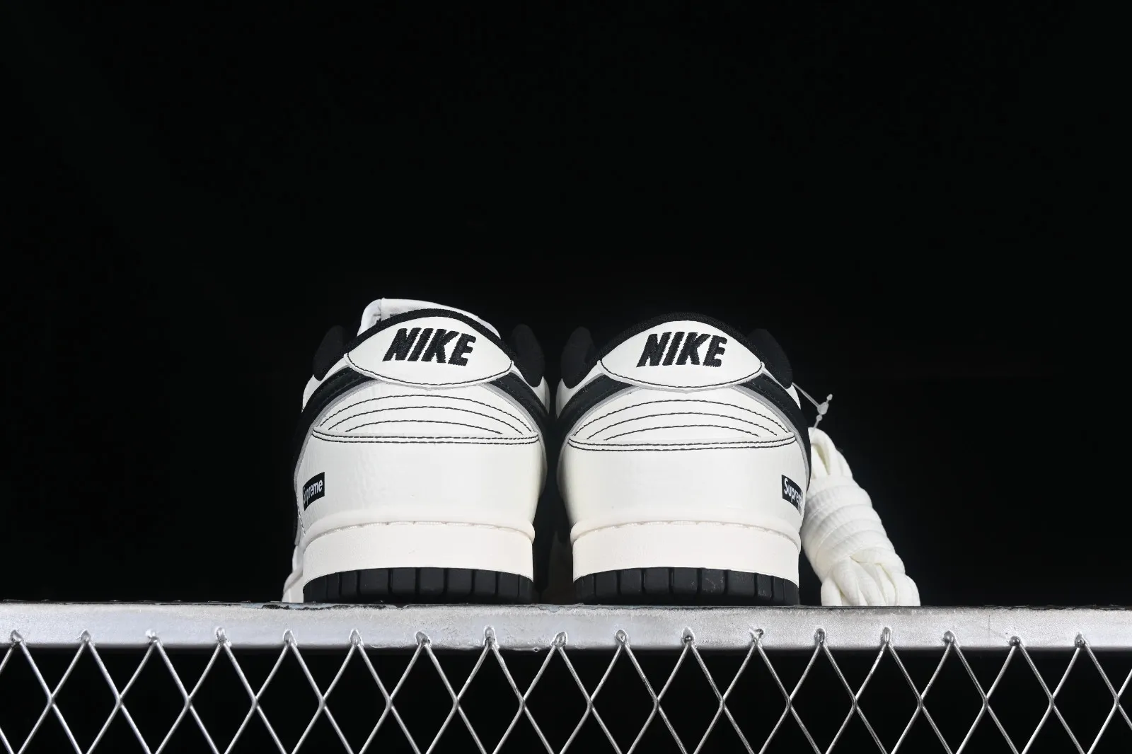 Supreme x Nike SB Dunk Low Off White Black RM2308-237