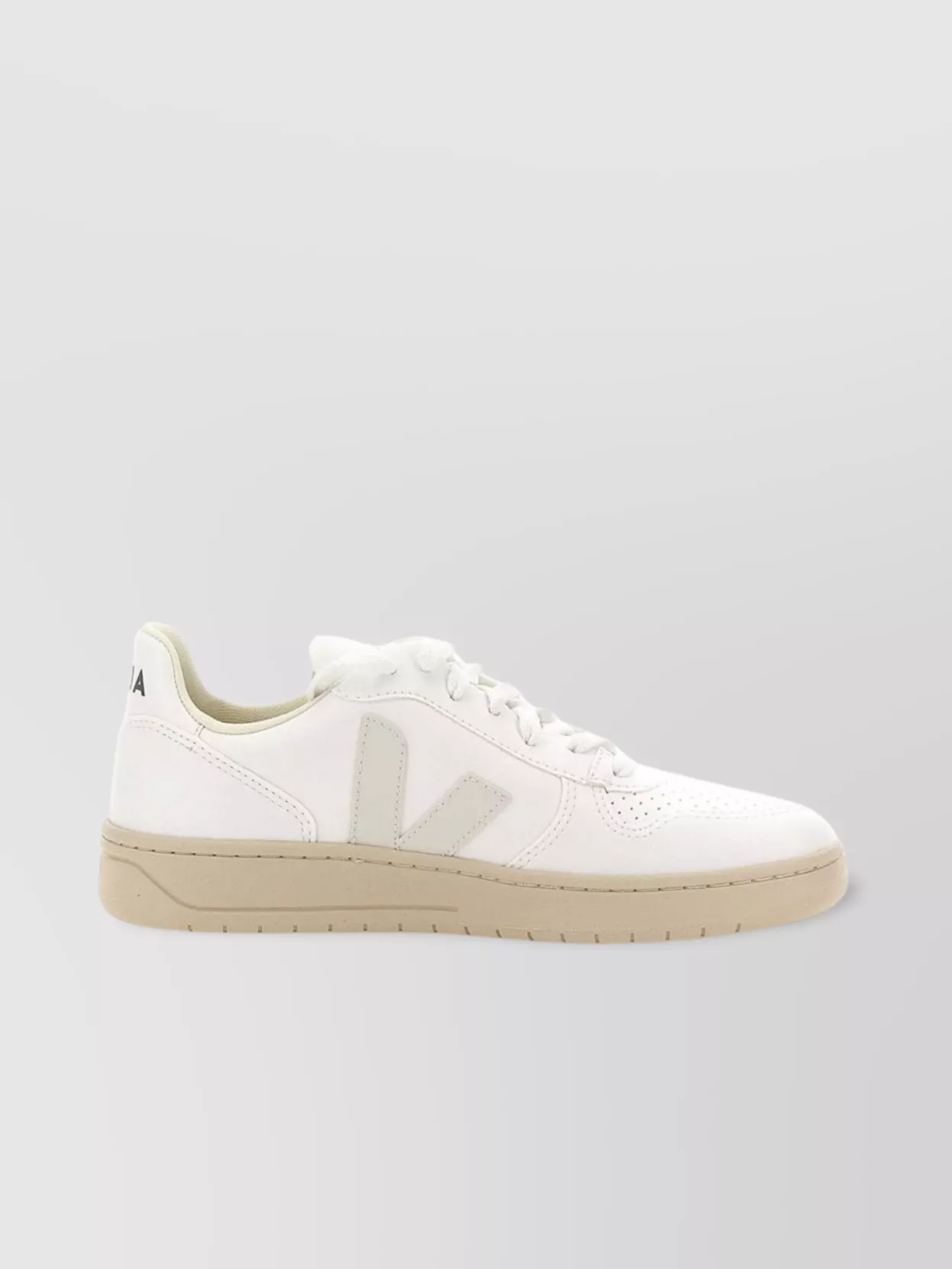 Veja   Low-top sneakers with recycled rubber sole