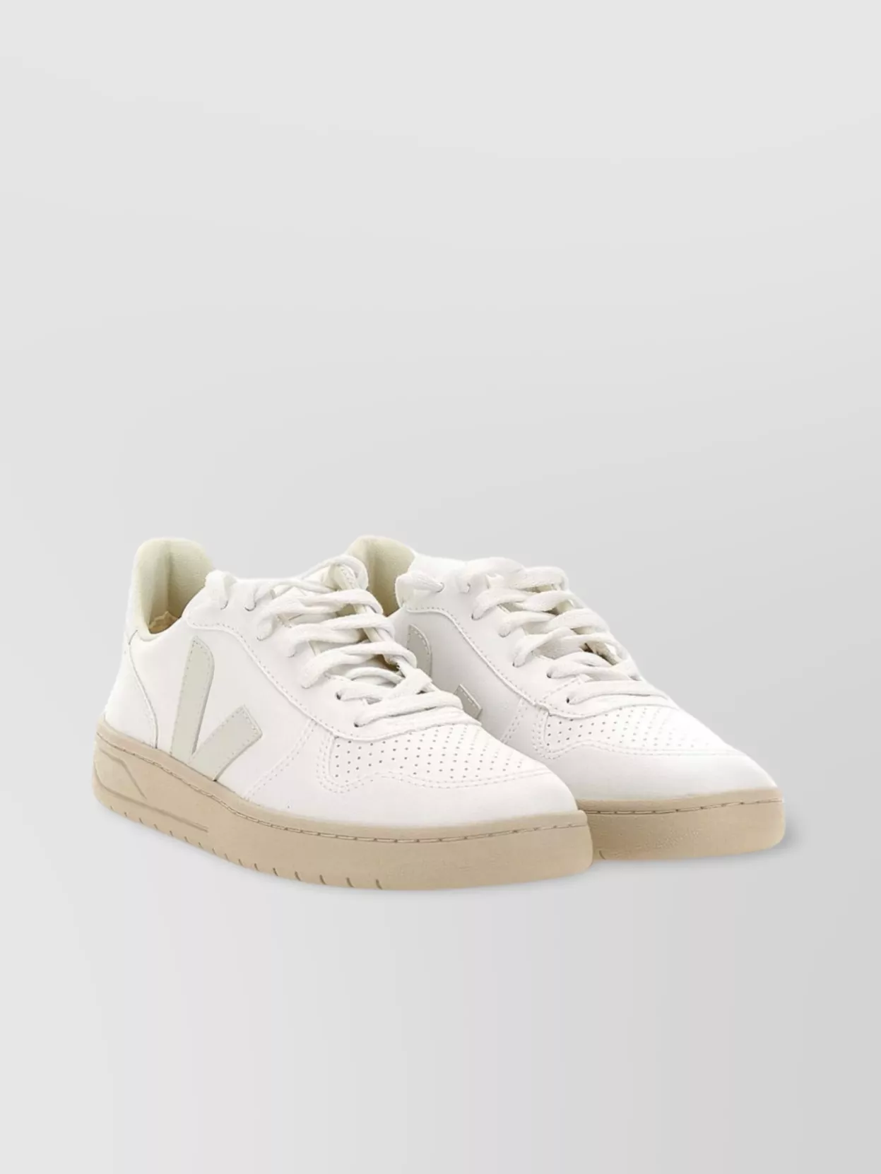 Veja   Low-top sneakers with recycled rubber sole